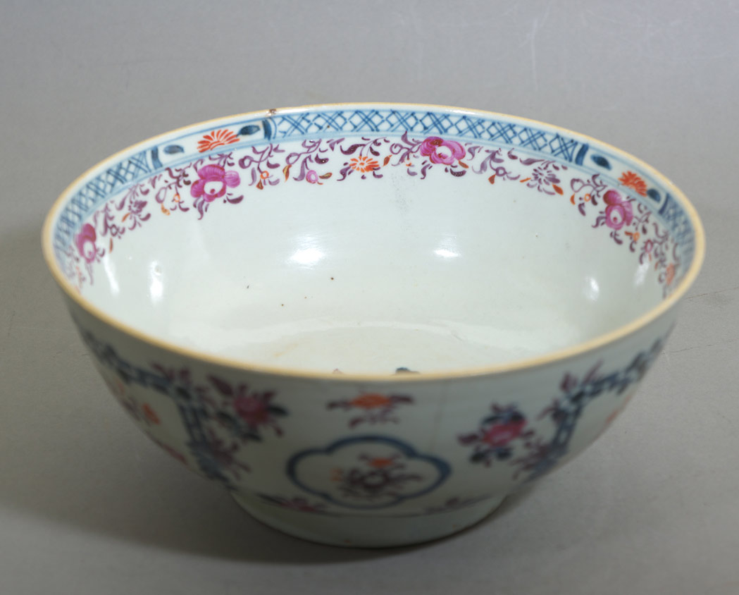 Chinese export famille rose porcelain bowl interior